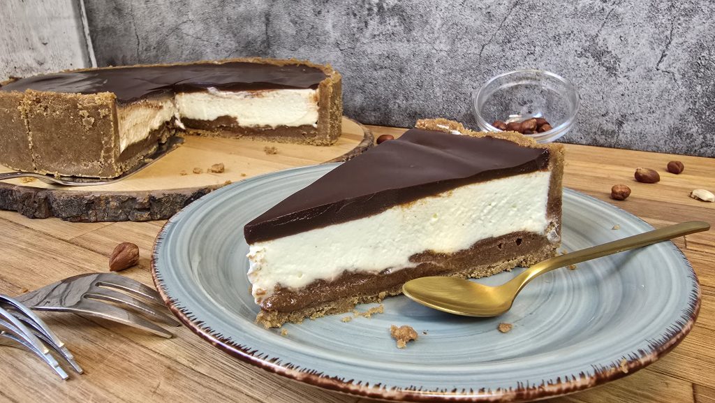 no-bake cheesecake mit Spekulatiusboden und selbstgemachter Haselnuss-Praliné