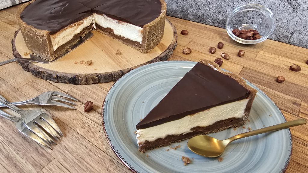 no-bake cheesecake mit Spekulatiusboden und selbstgemachter Haselnuss-Praliné