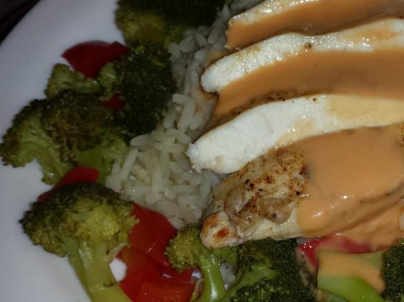 haehnchenbrust mit brokkoli paprika und reis all in one 1